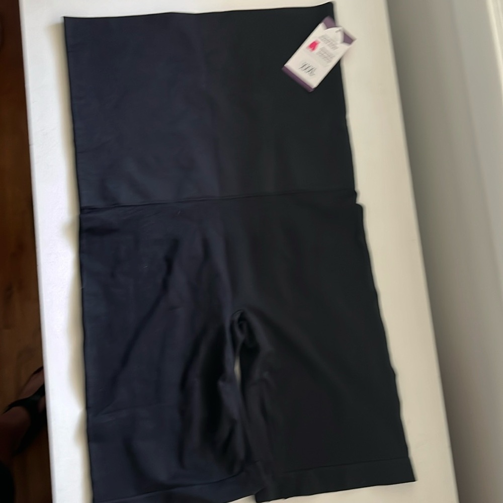 Black shaper high waited shorts XXXL